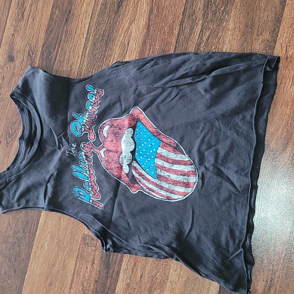 Cropped muscle tank